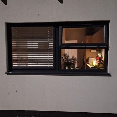 Budget Single Room Only For One Adult - Shared Flat Northolt  Eksteriør bilde