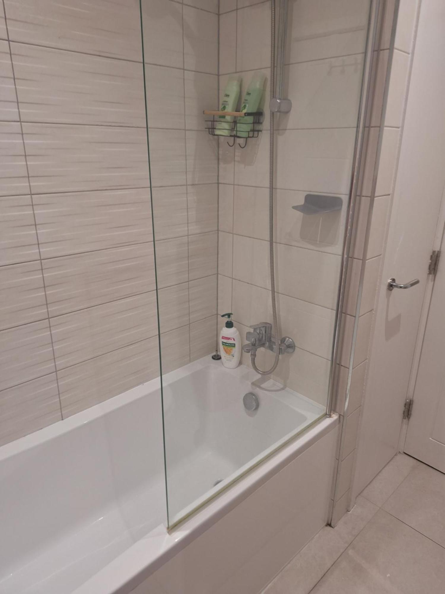 Budget Single Room Only For One Adult - Shared Flat Northolt  Eksteriør bilde