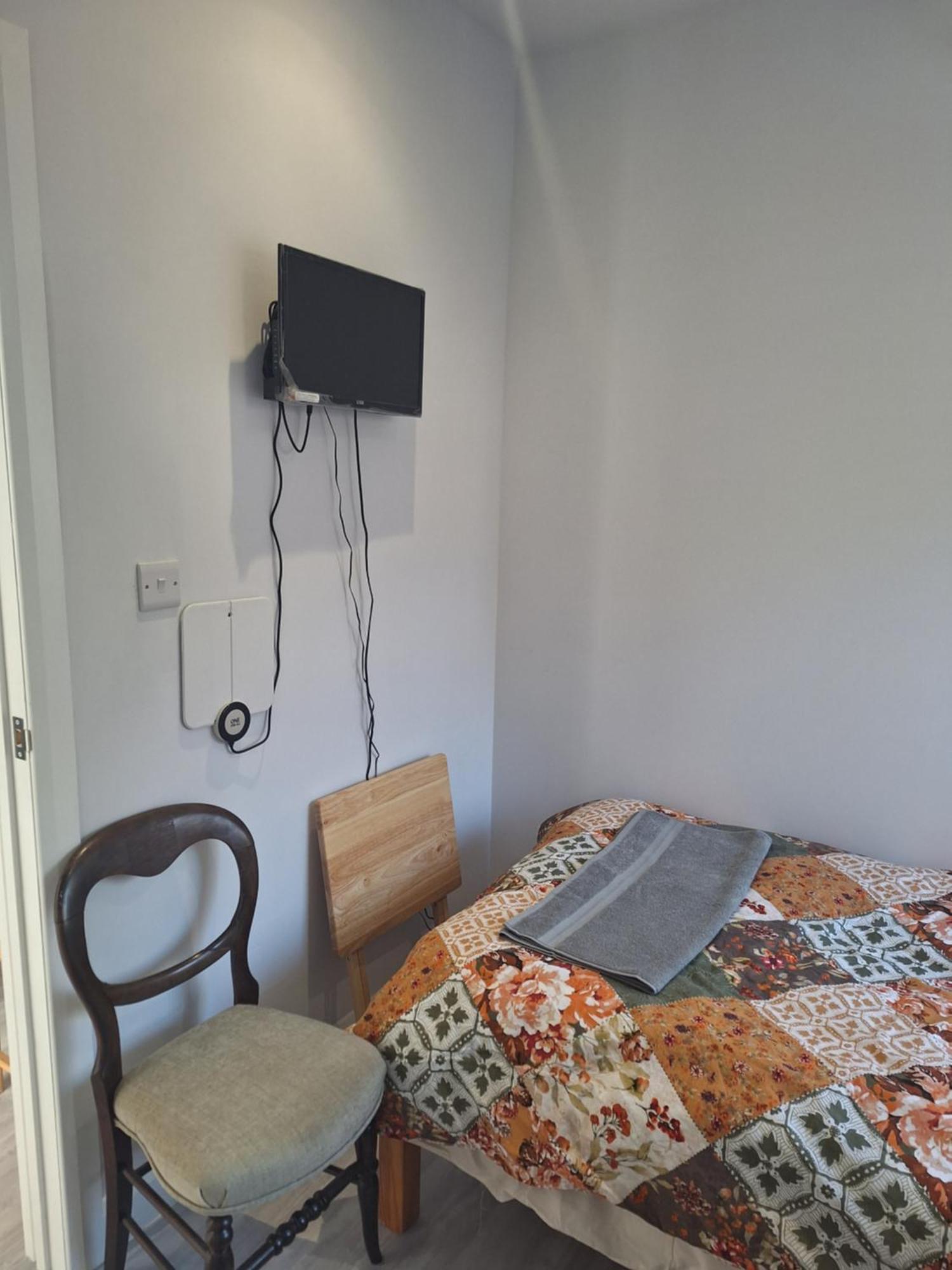 Budget Single Room Only For One Adult - Shared Flat Northolt  Eksteriør bilde