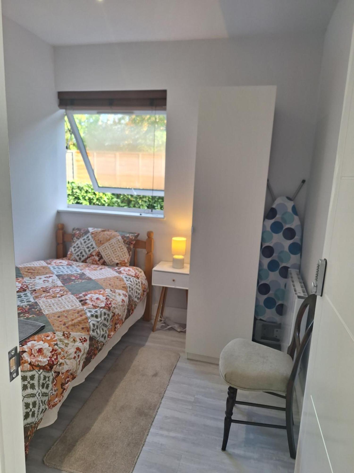 Budget Single Room Only For One Adult - Shared Flat Northolt  Eksteriør bilde