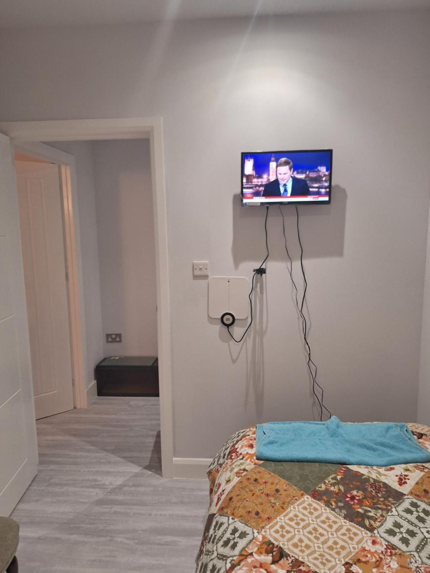 Budget Single Room Only For One Adult - Shared Flat Northolt  Eksteriør bilde